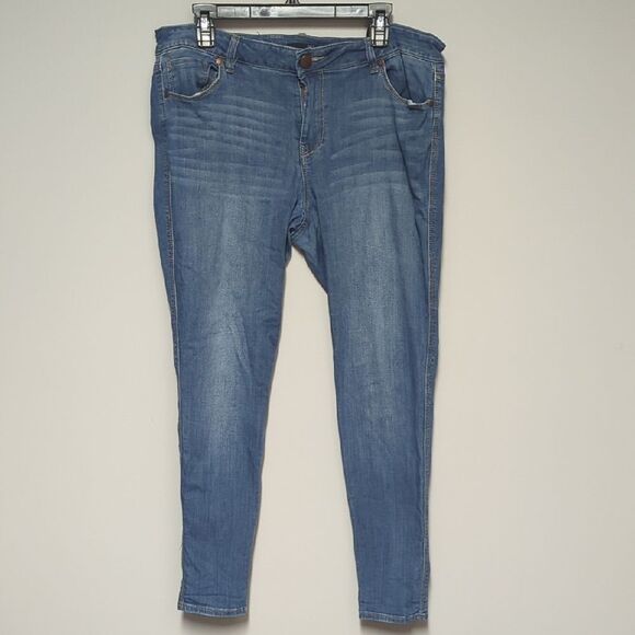 1822 Blue Skinny Jeans with Tapered Leg and Soft Denim - Picture 1 of 7